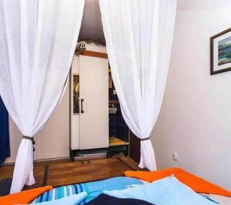 Blue Symphony Old Town Daire *